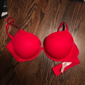 Victoria’s Secret red “Super Push Up” bra (36DD)